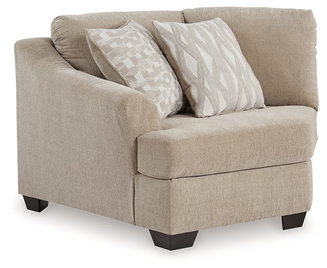 Brogan Bay 3-Piece Sectional with Cuddler - Pull Up A Couch