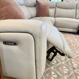 Salerno Power Reclining Sectional (5pc)