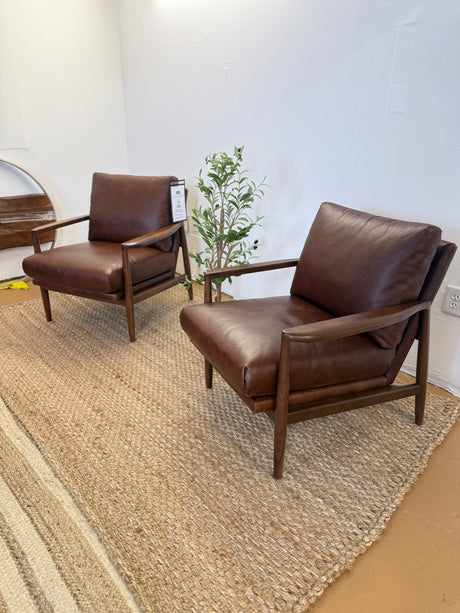 28.5" x 32.5" Armed Leather Lounge Chair (Walnut/Indiana Brown)