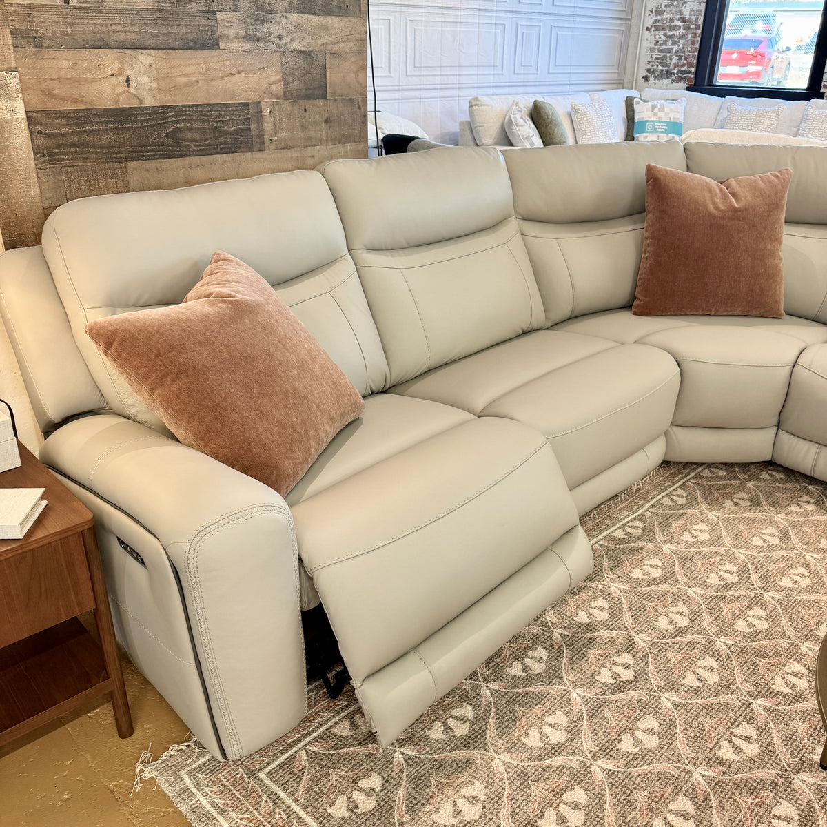 Salerno Power Reclining Sectional (5pc)