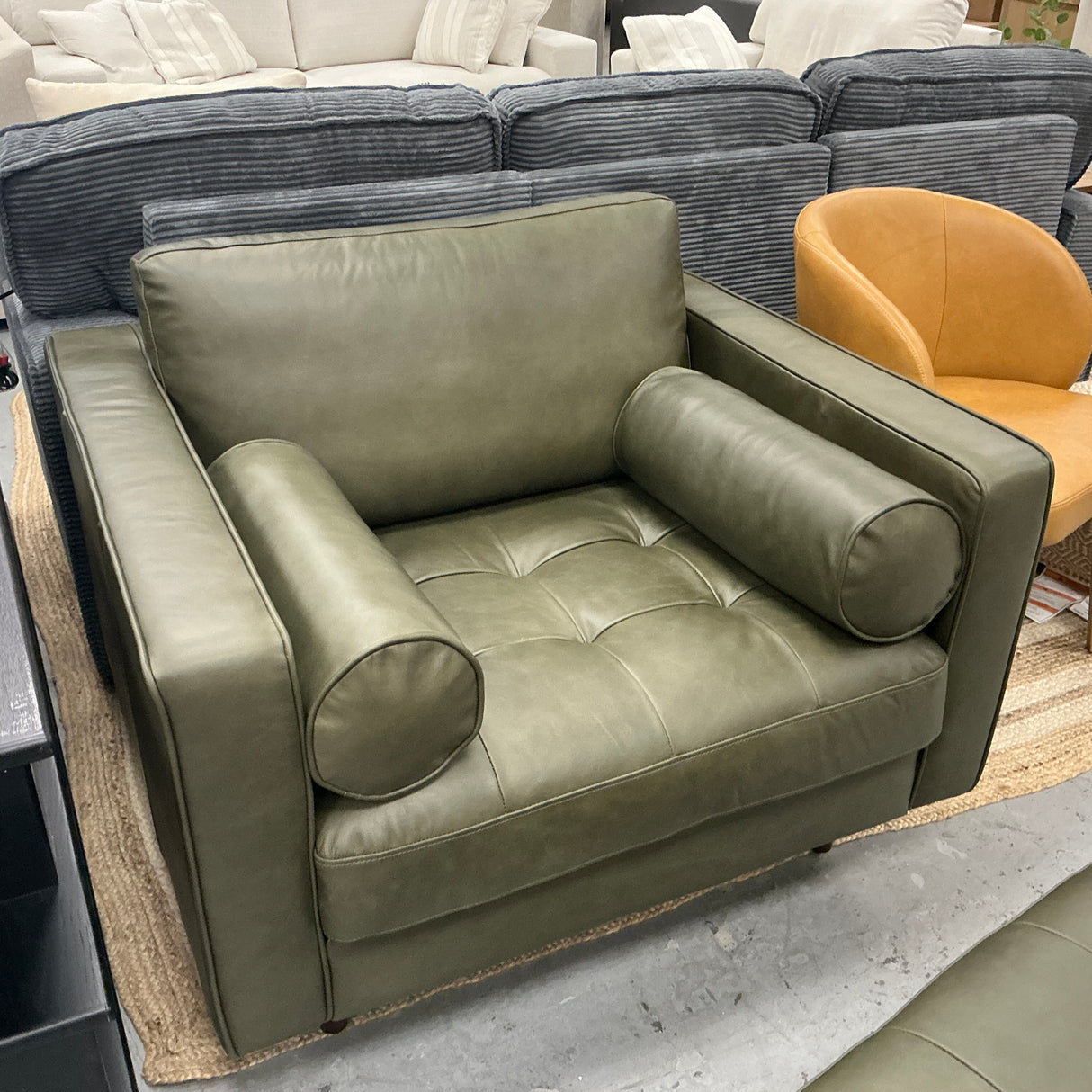 ARTICLE - Sven Lounge Chair (Charme Green Leather)