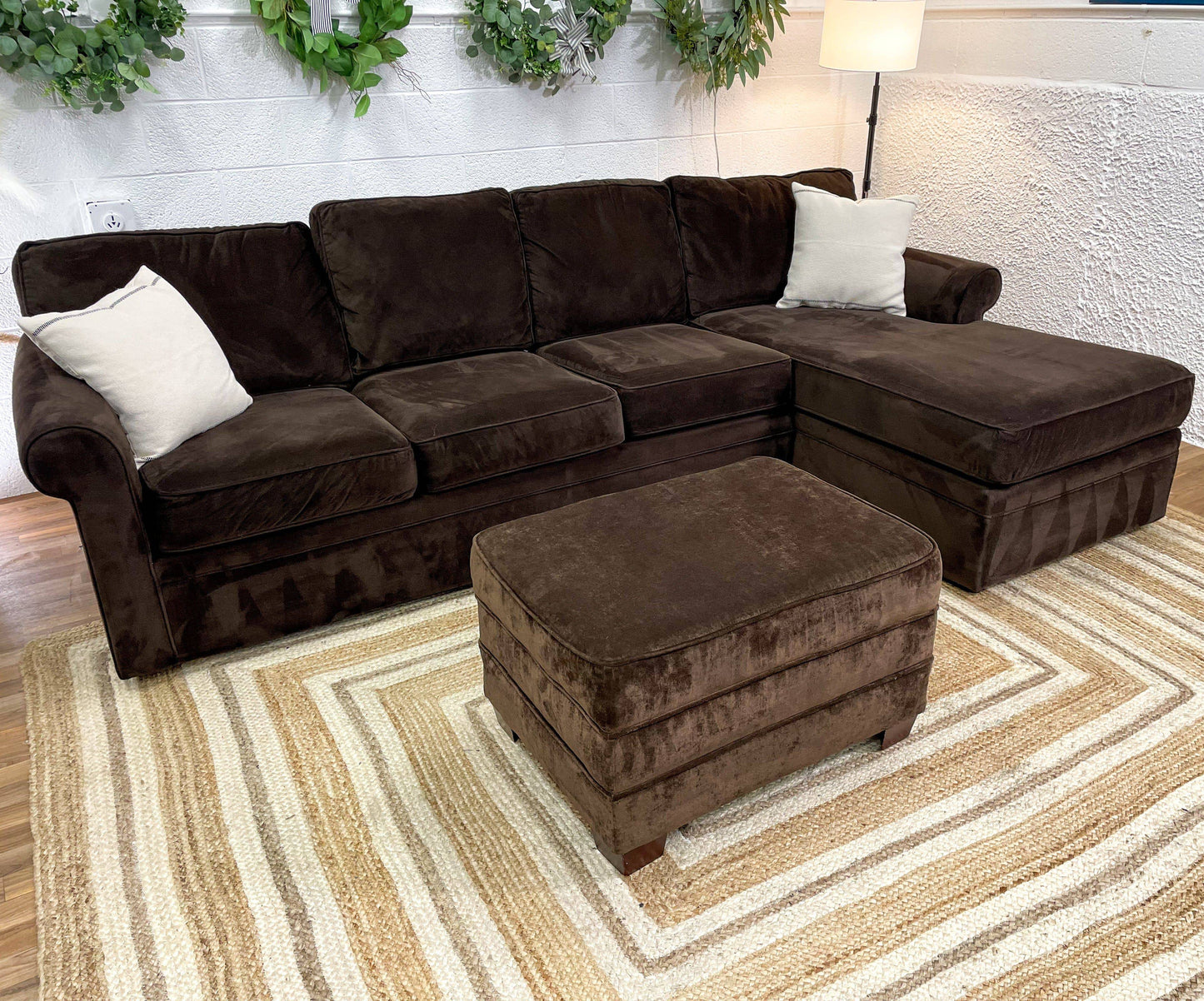 Rowe 2pc Sectional w/Chaise - Pull Up A Couch