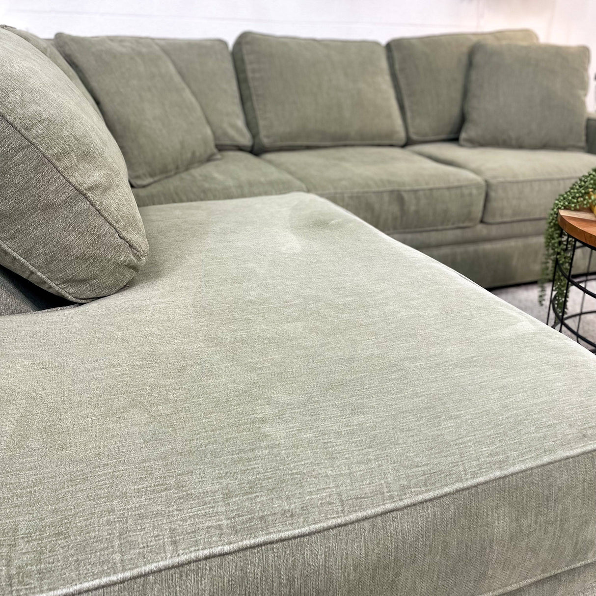 Jonathan Louis 2pc Sectional w/Chaise - Pull Up A Couch