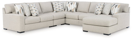 Laurelgrove Sectional with Chaise
