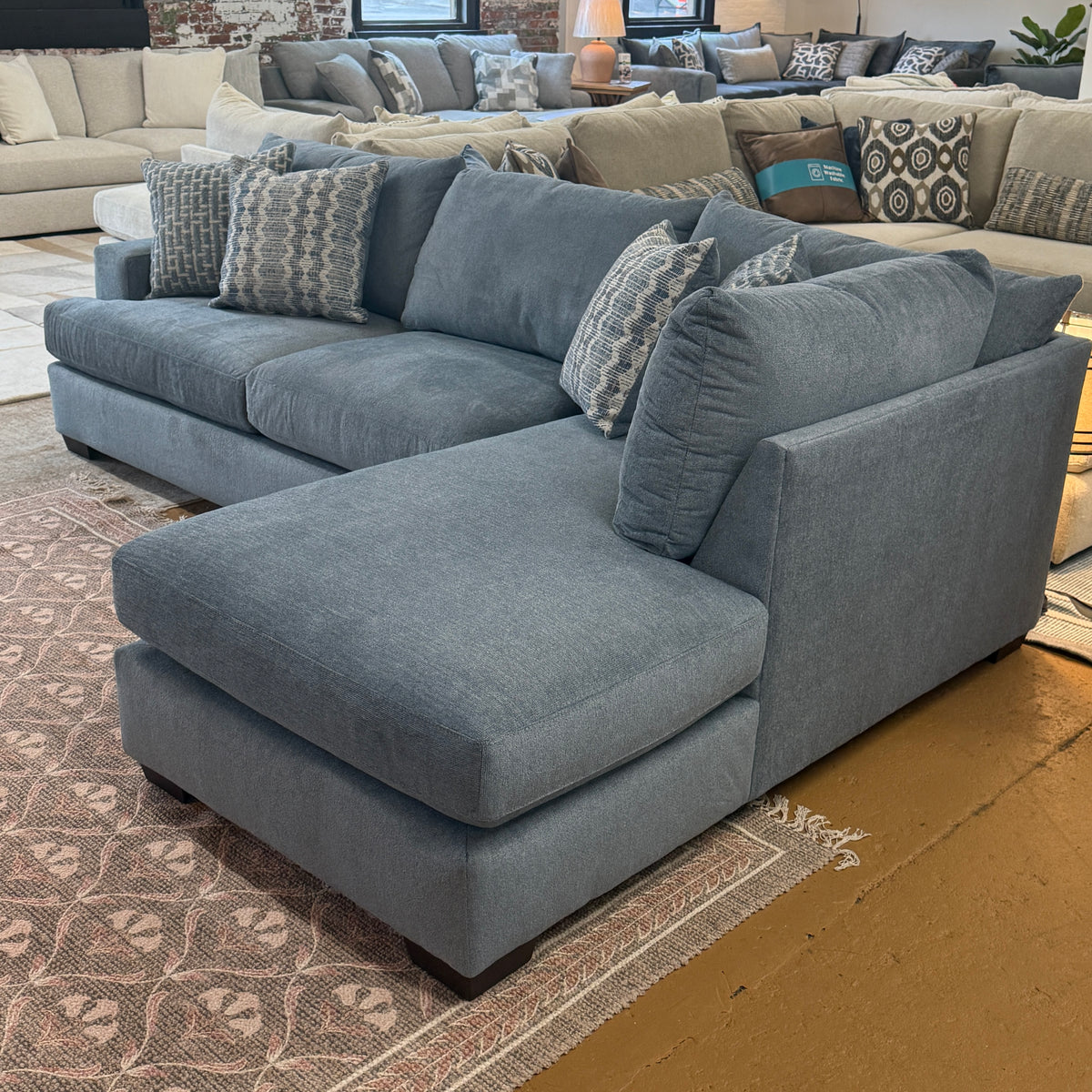 Glendale Sectional w/ Chaise (2pc)