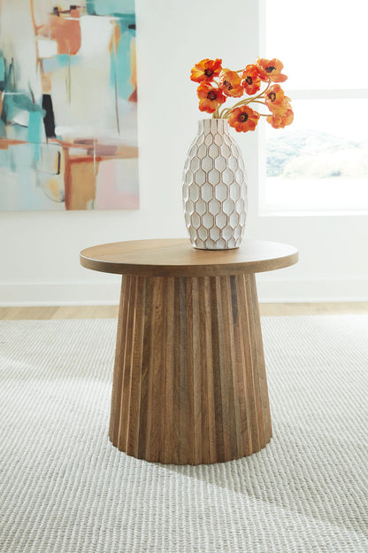 Ceilby Accent Table - Pull Up A Couch