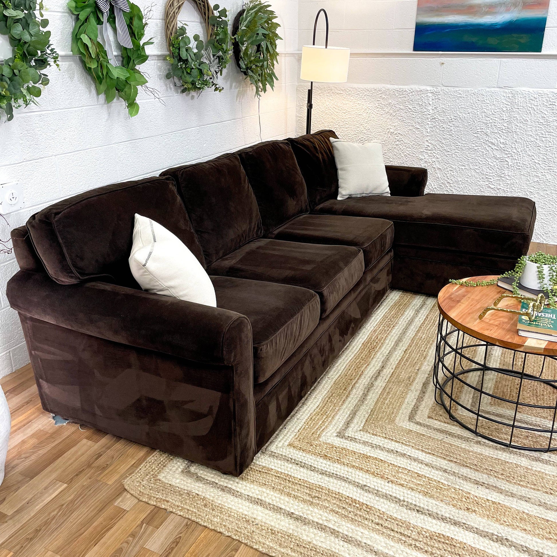 Rowe 2pc Sectional w/Chaise - Pull Up A Couch