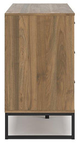 Deanlow Bedroom Package