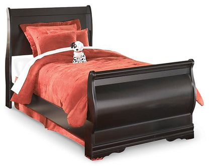 Huey Vineyard Bedroom Set - Pull Up A Couch