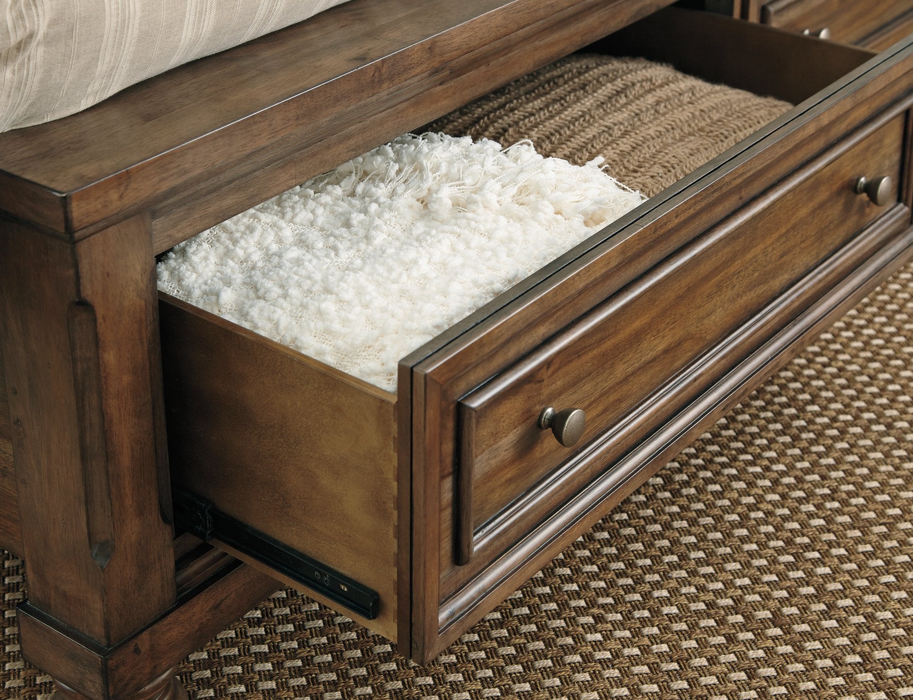 Flynnter Bed with 2 Storage Drawers - Pull Up A Couch