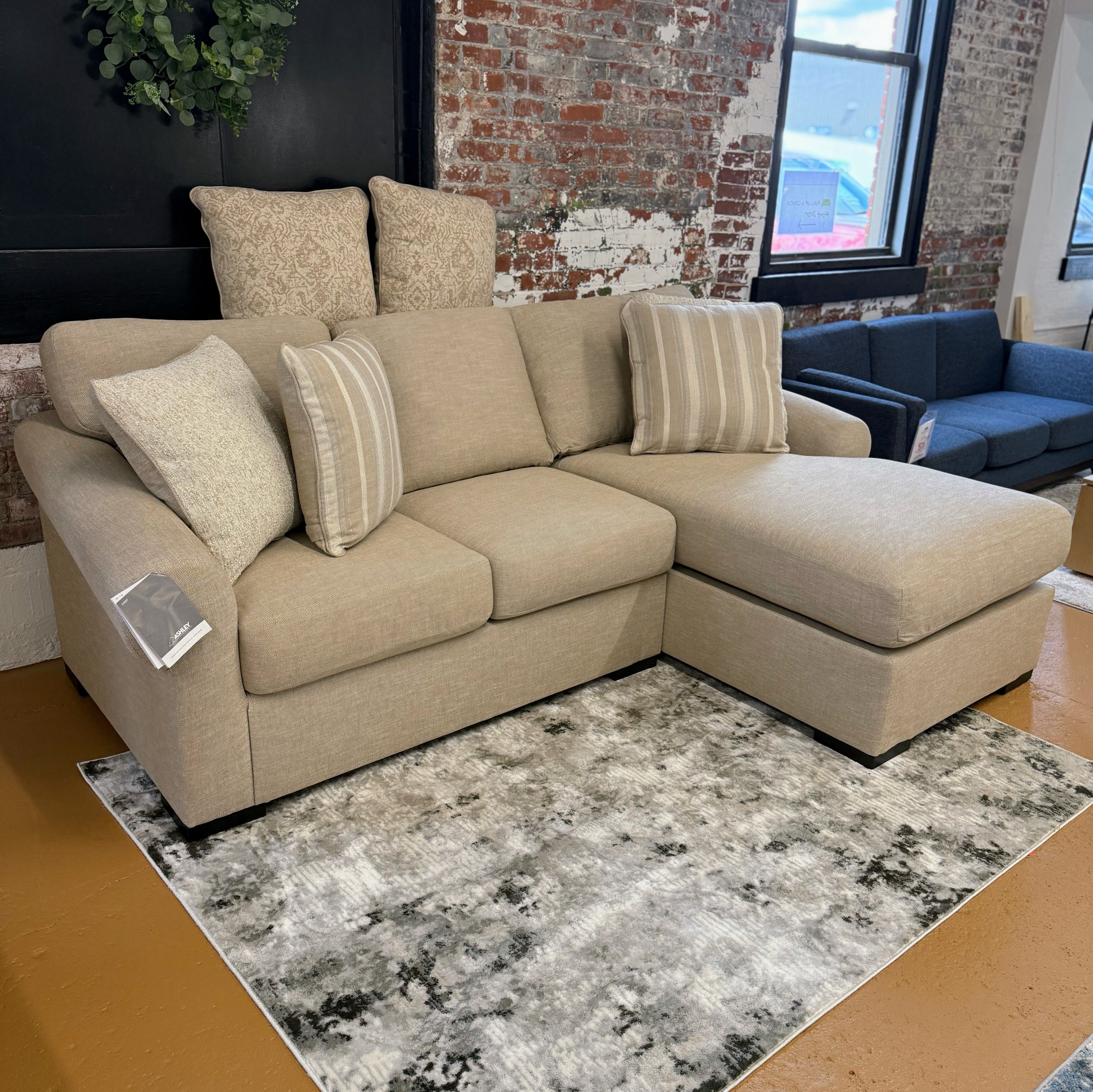 Lennox Sofa Sectional w/Chaise