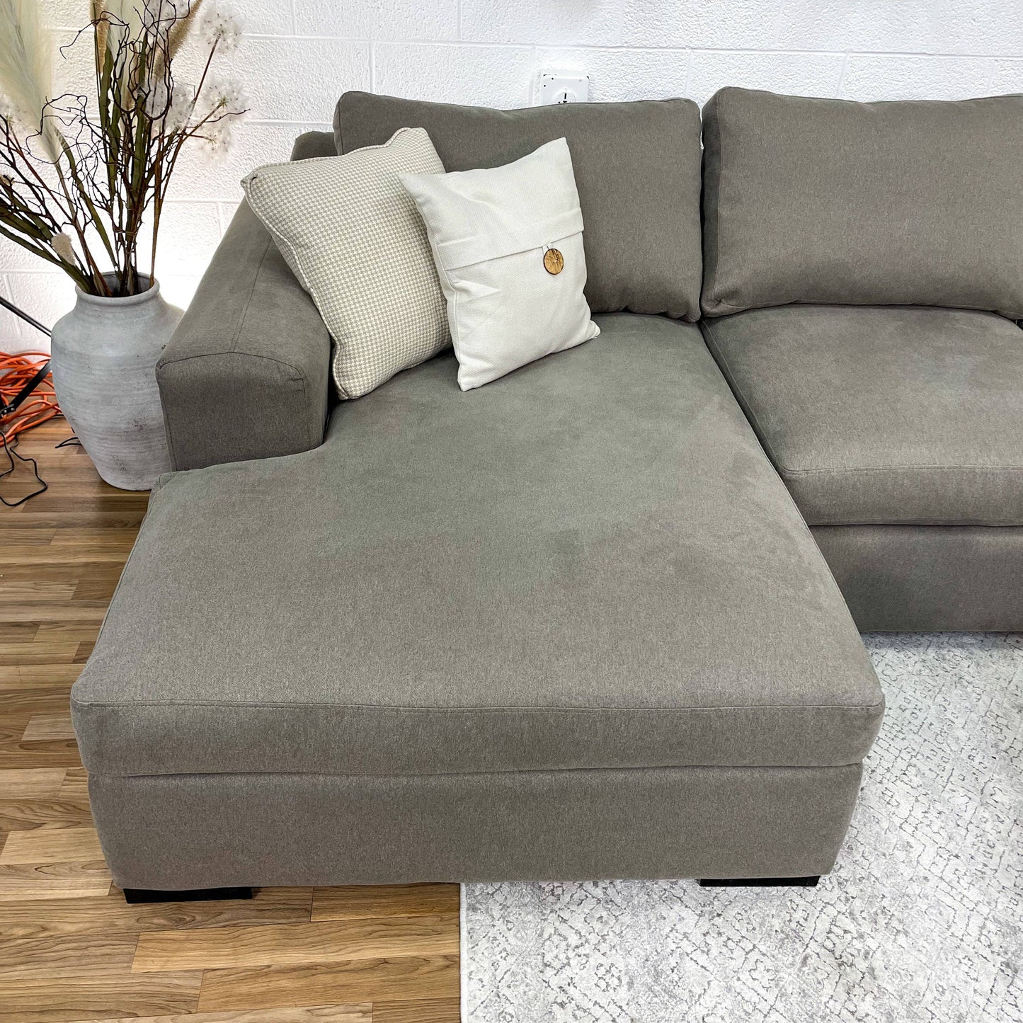 Huge 3pc Sectional w/Chaise - Pull Up A Couch