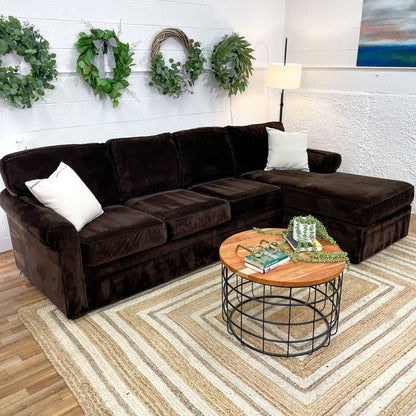 Rowe 2pc Sectional w/Chaise - Pull Up A Couch