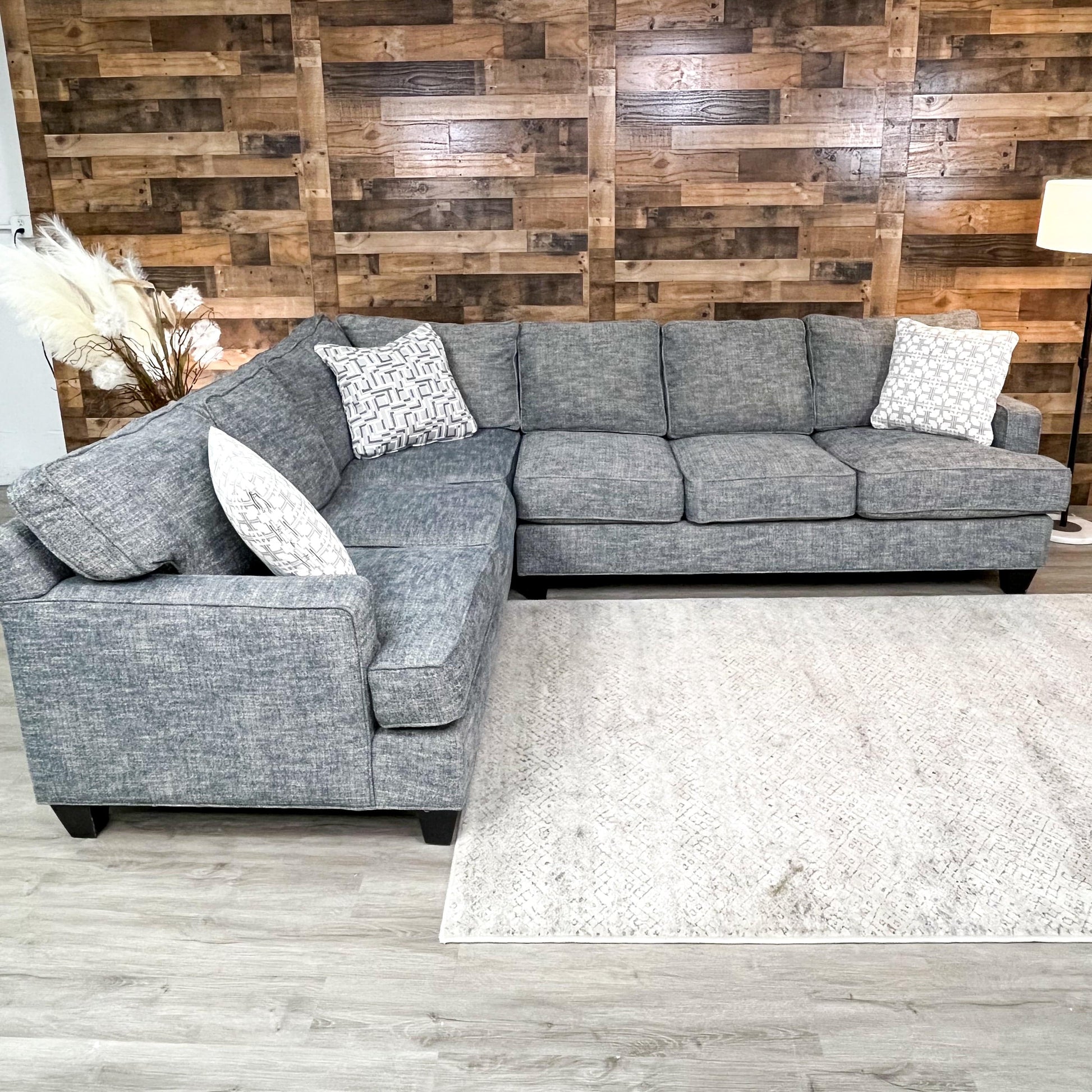 Craftmaster 2pc Sectional - Pull Up A Couch