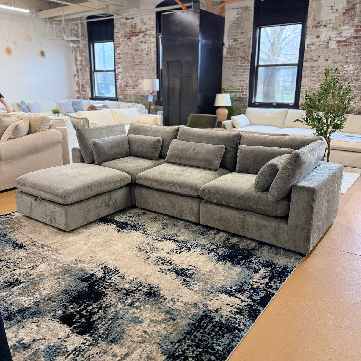 Serenity Cloud Sectional w/Storage Ottoman (5pc)