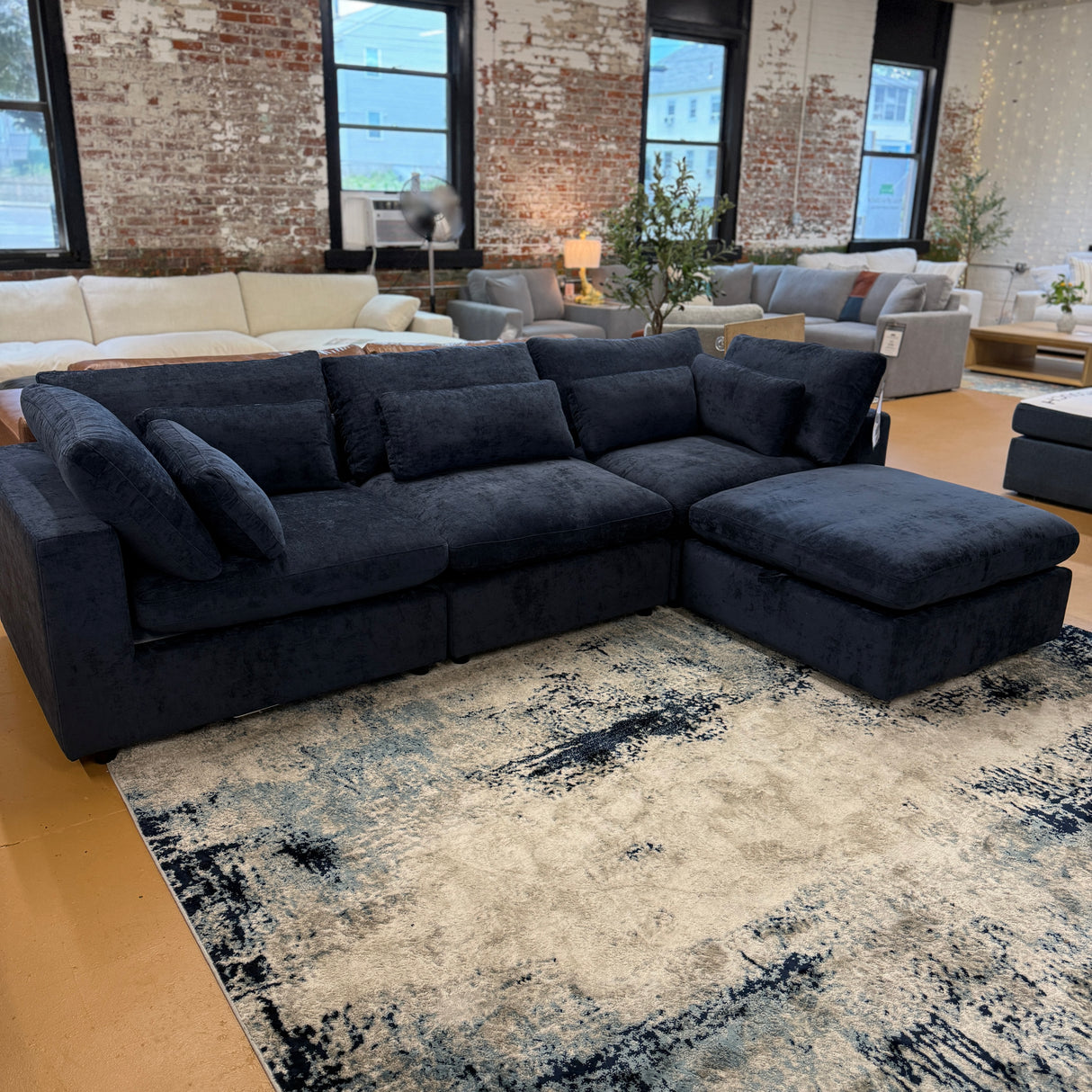 Serenity Cloud 4pc Sectional w/Storage Ottoman