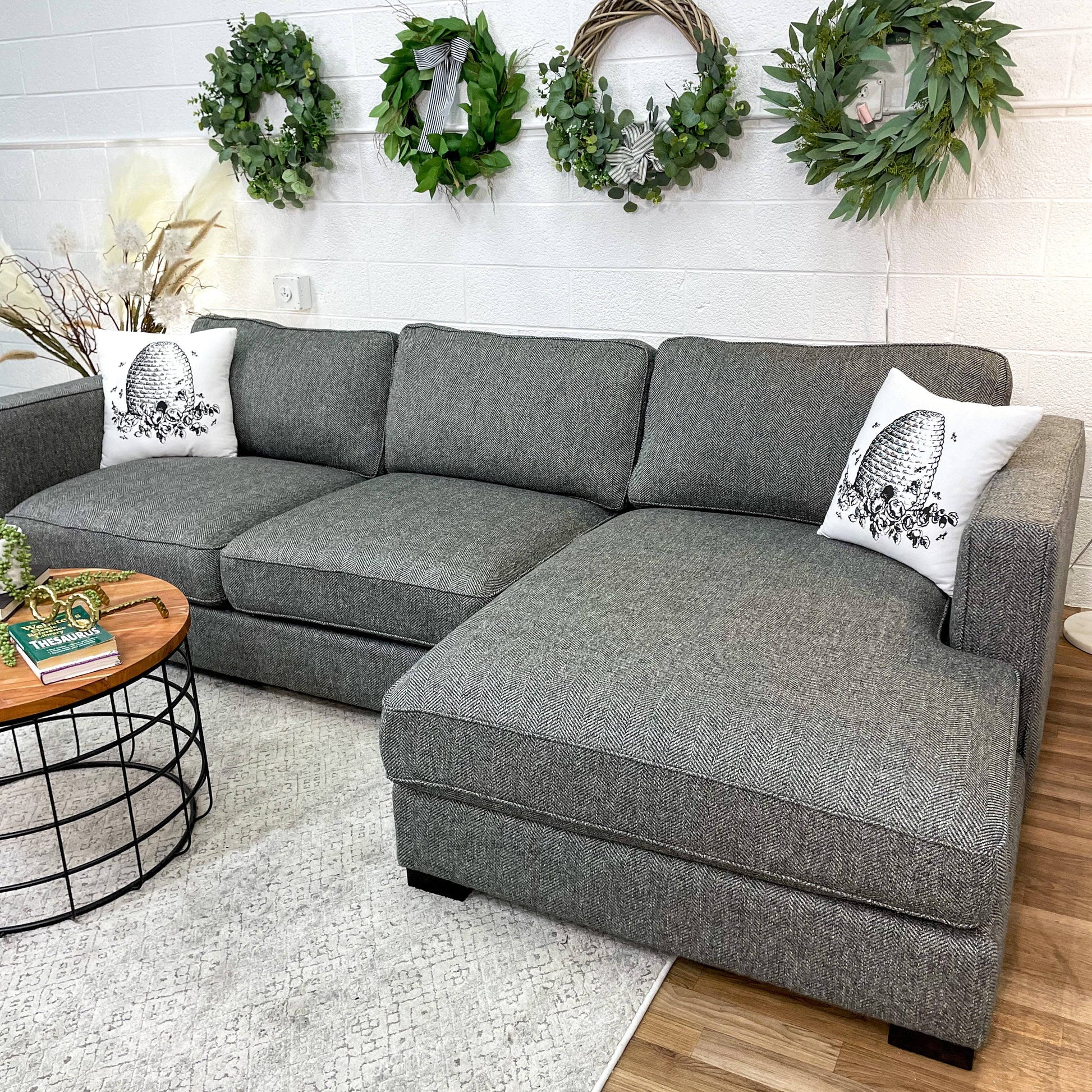 MaxHome 2pc Sectional with Chaise - Pull Up A Couch