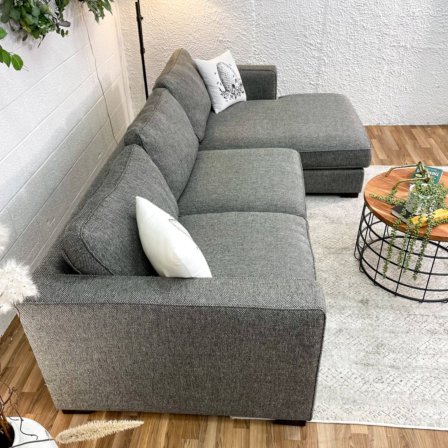 MaxHome 2pc Sectional with Chaise - Pull Up A Couch