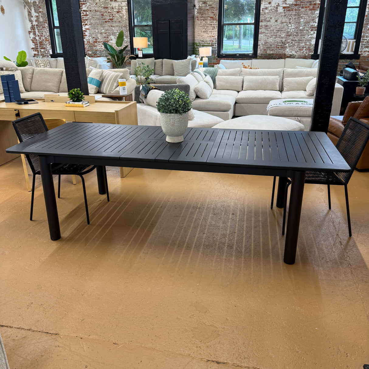 Extendable Outdoor Dining Table (Black)