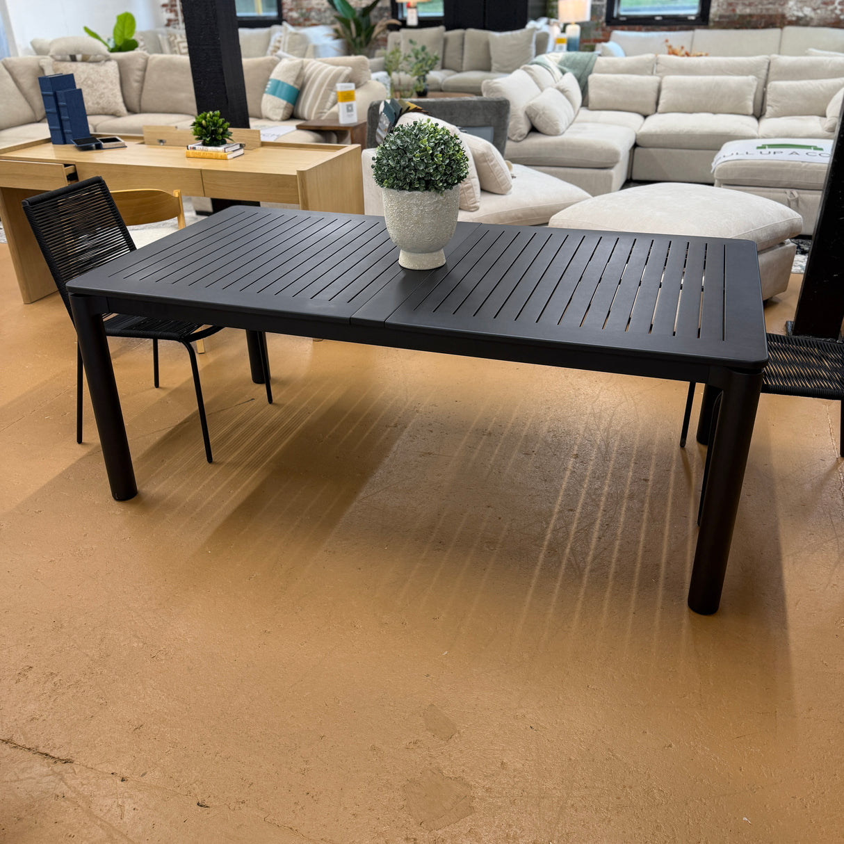 Extendable Outdoor Dining Table (Black)