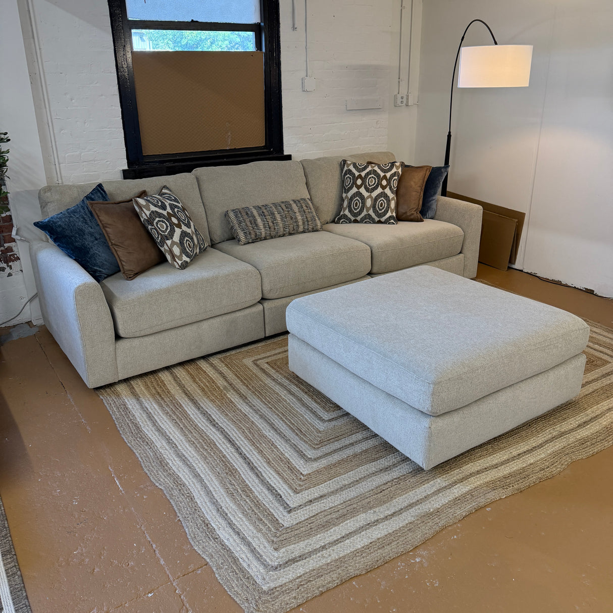 Sequoia Sectional w/ Chaise (3pc + Ottoman)