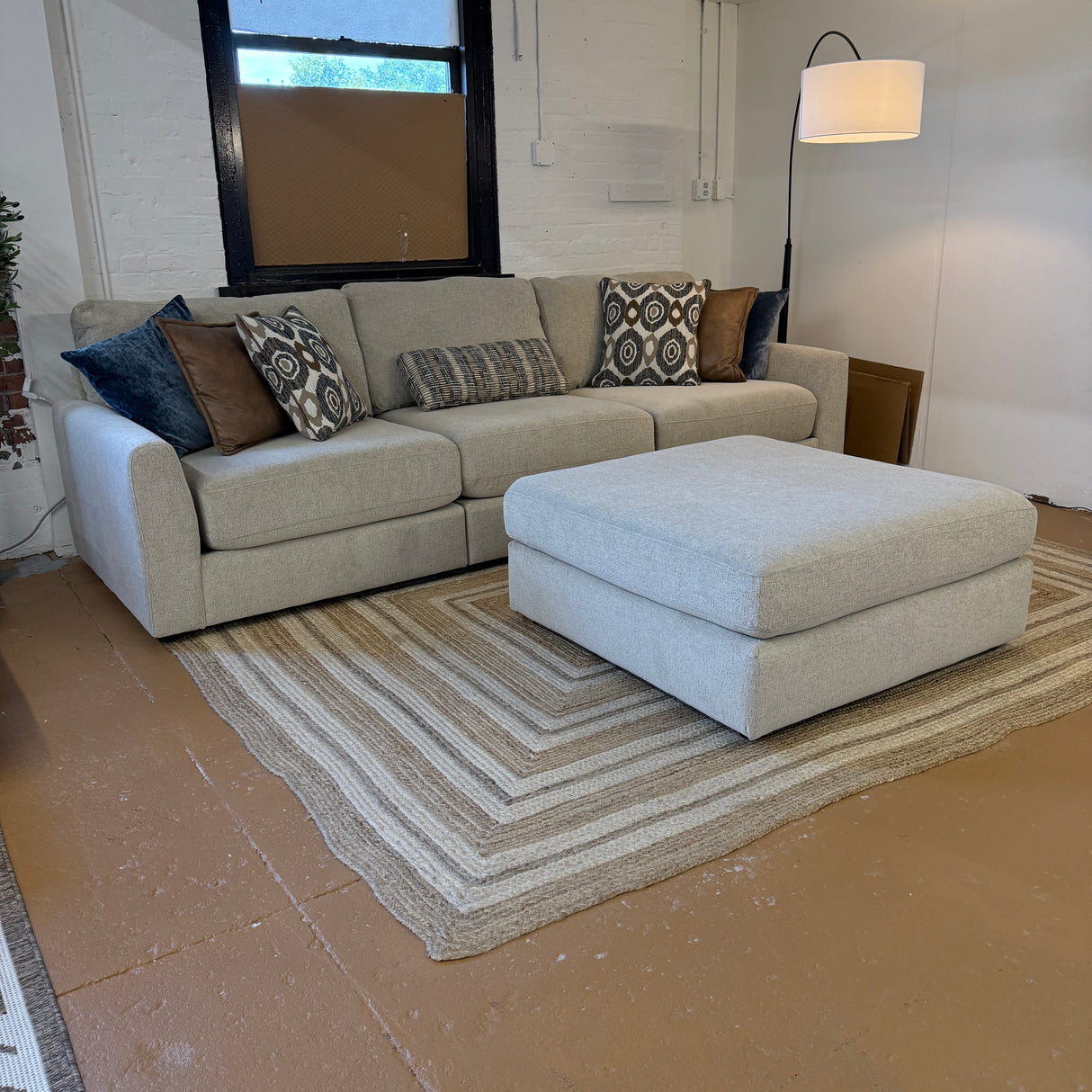 Sequoia Sectional w/ Chaise (3pc + Ottoman)