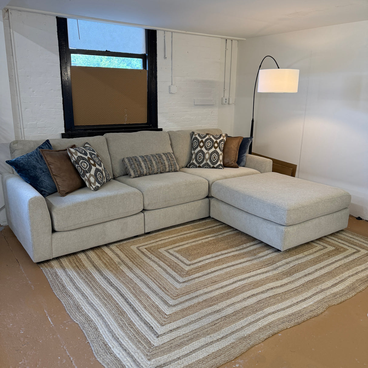 Sequoia Sectional w/ Chaise (3pc + Ottoman)