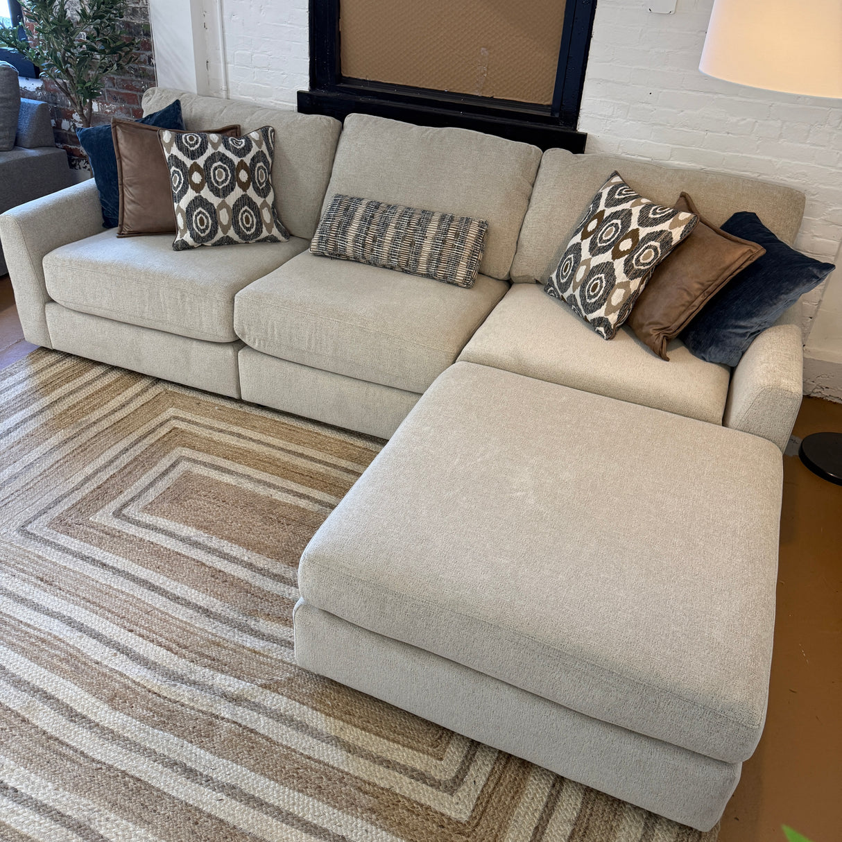 Sequoia Sectional w/ Chaise (3pc + Ottoman)