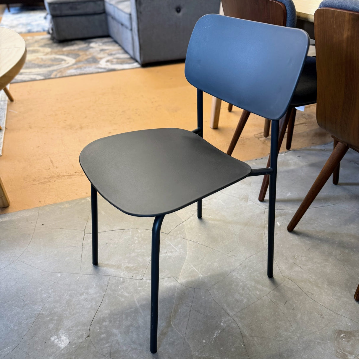 ARTICLE - Ari Outdoor Stackable Dining Chair (Black)