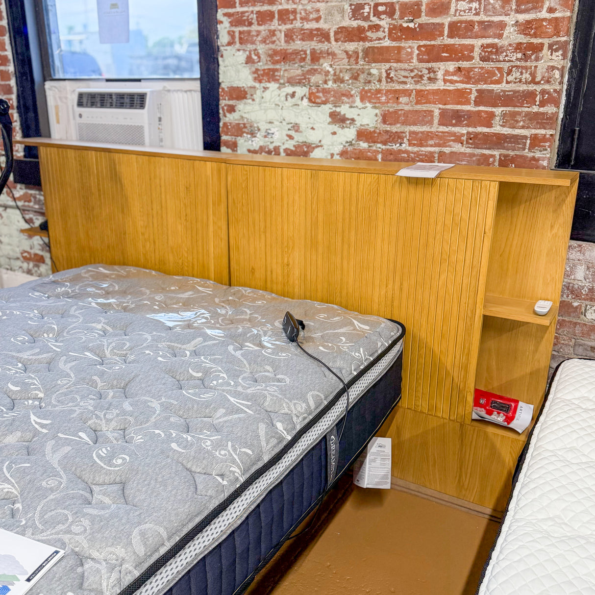 ARTICLE - KOUVA KING STORAGE HEADBOARD (Oak)