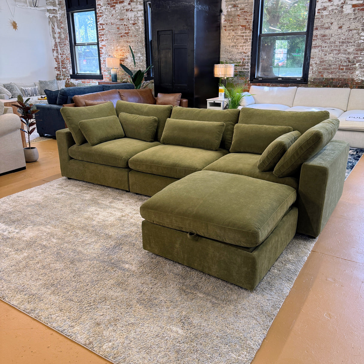 Serenity Cloud Sectional w/Storage Ottoman (4pc)