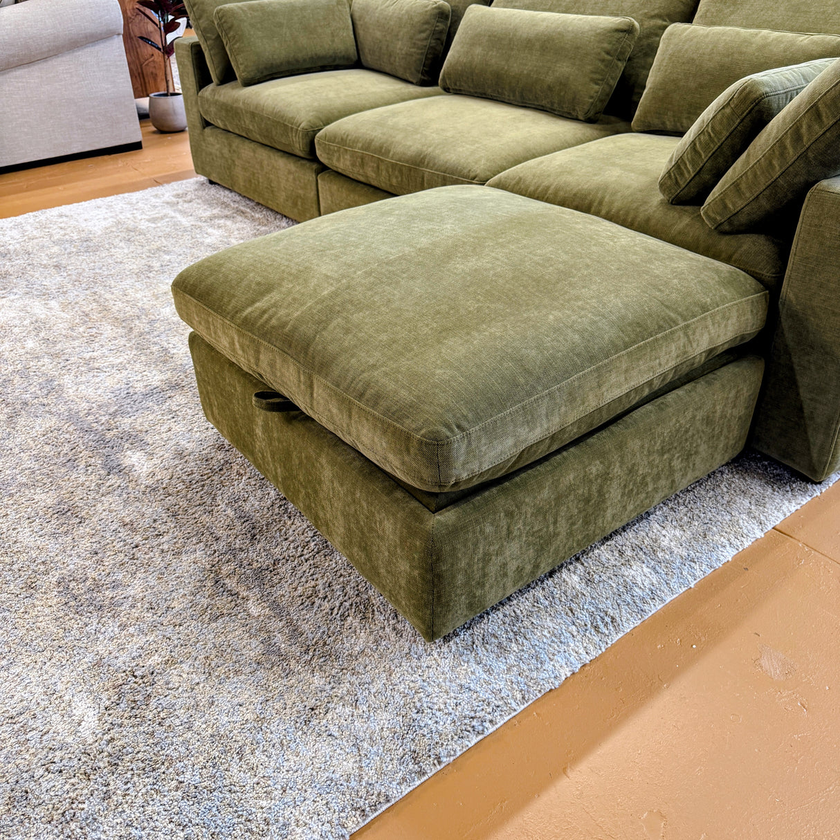 Serenity Cloud Sectional w/Storage Ottoman (4pc)