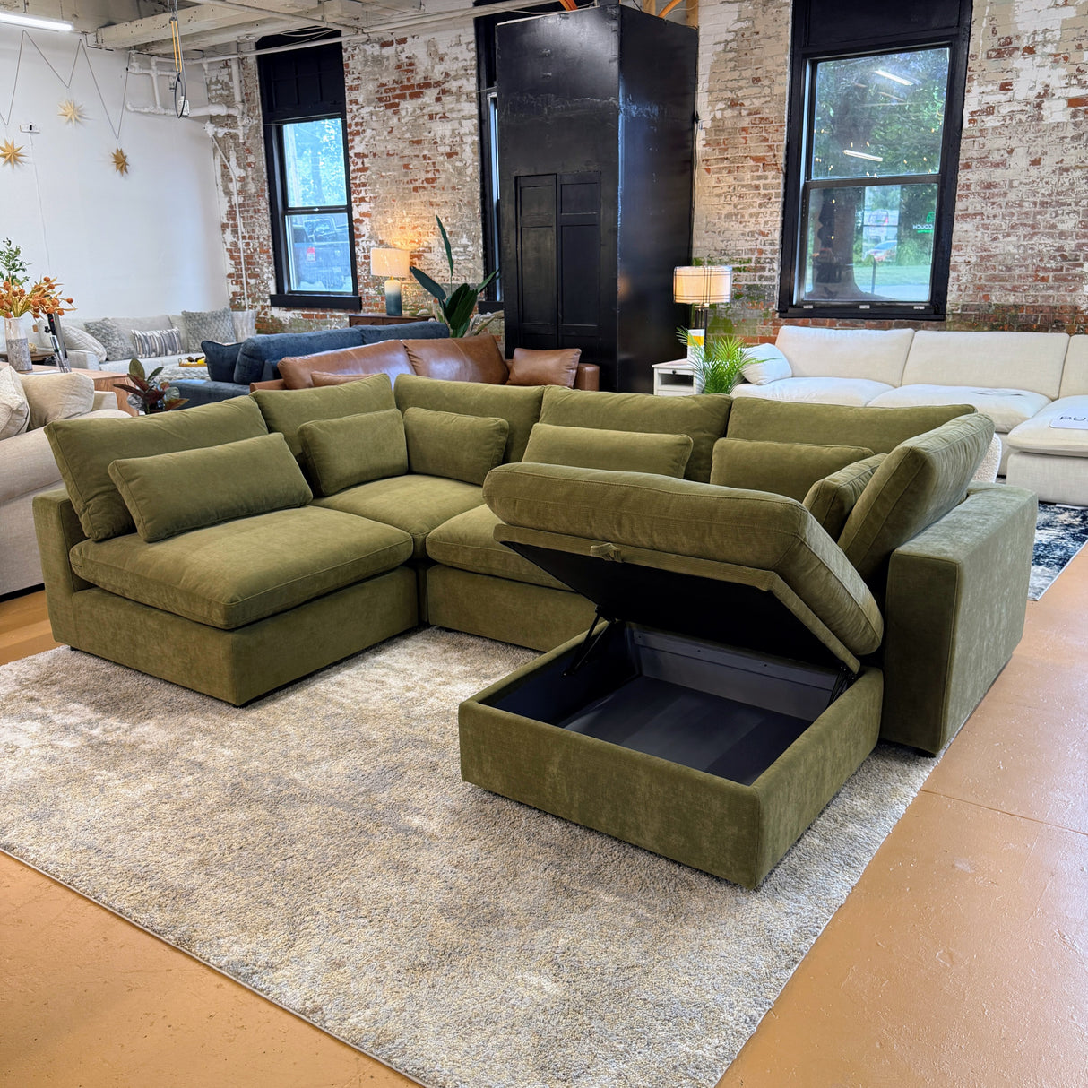 Serenity Cloud Sectional w/Storage Ottoman (5pc)