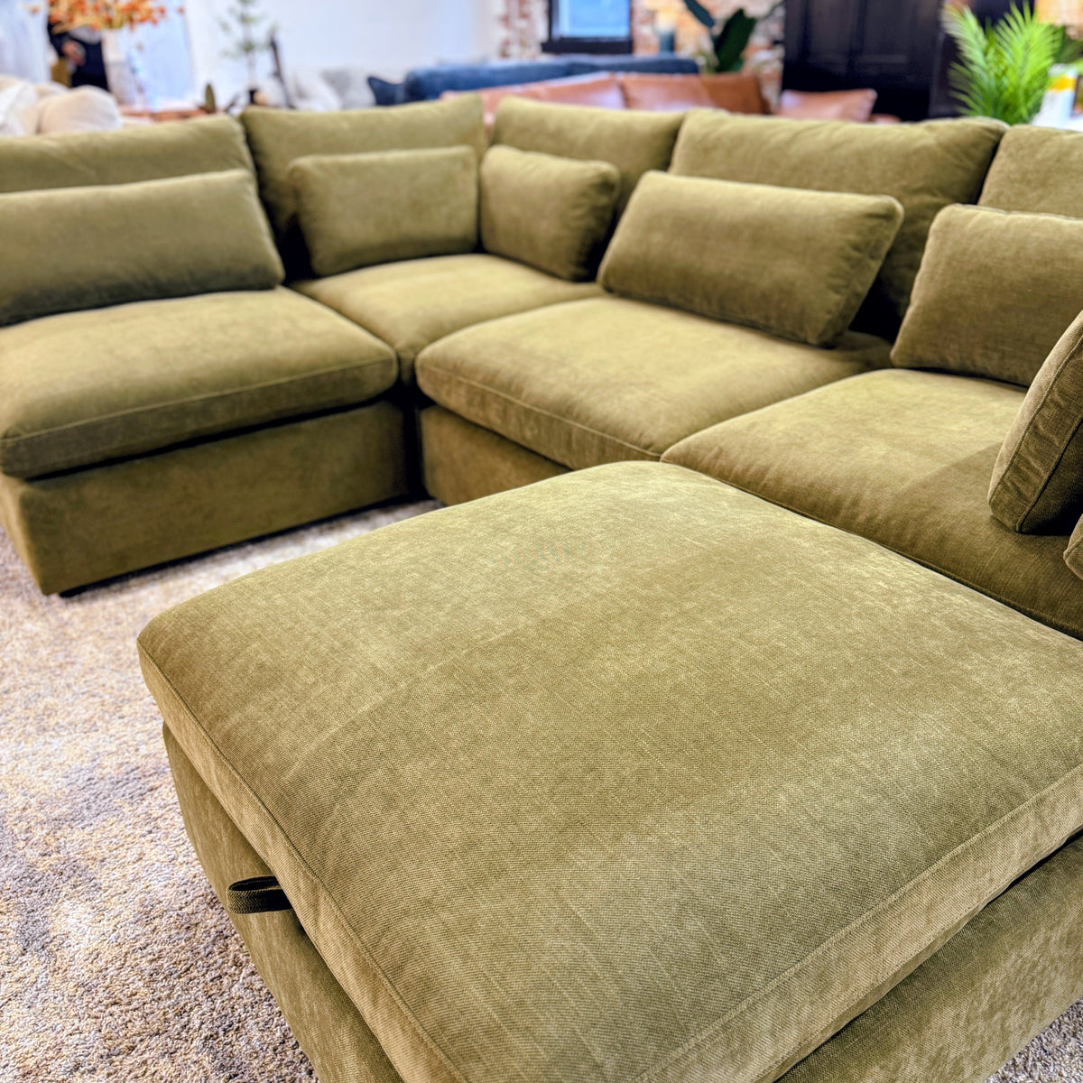 Serenity Cloud Sectional w/Storage Ottoman (5pc)