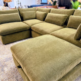 Serenity Cloud Sectional w/Storage Ottoman (5pc)