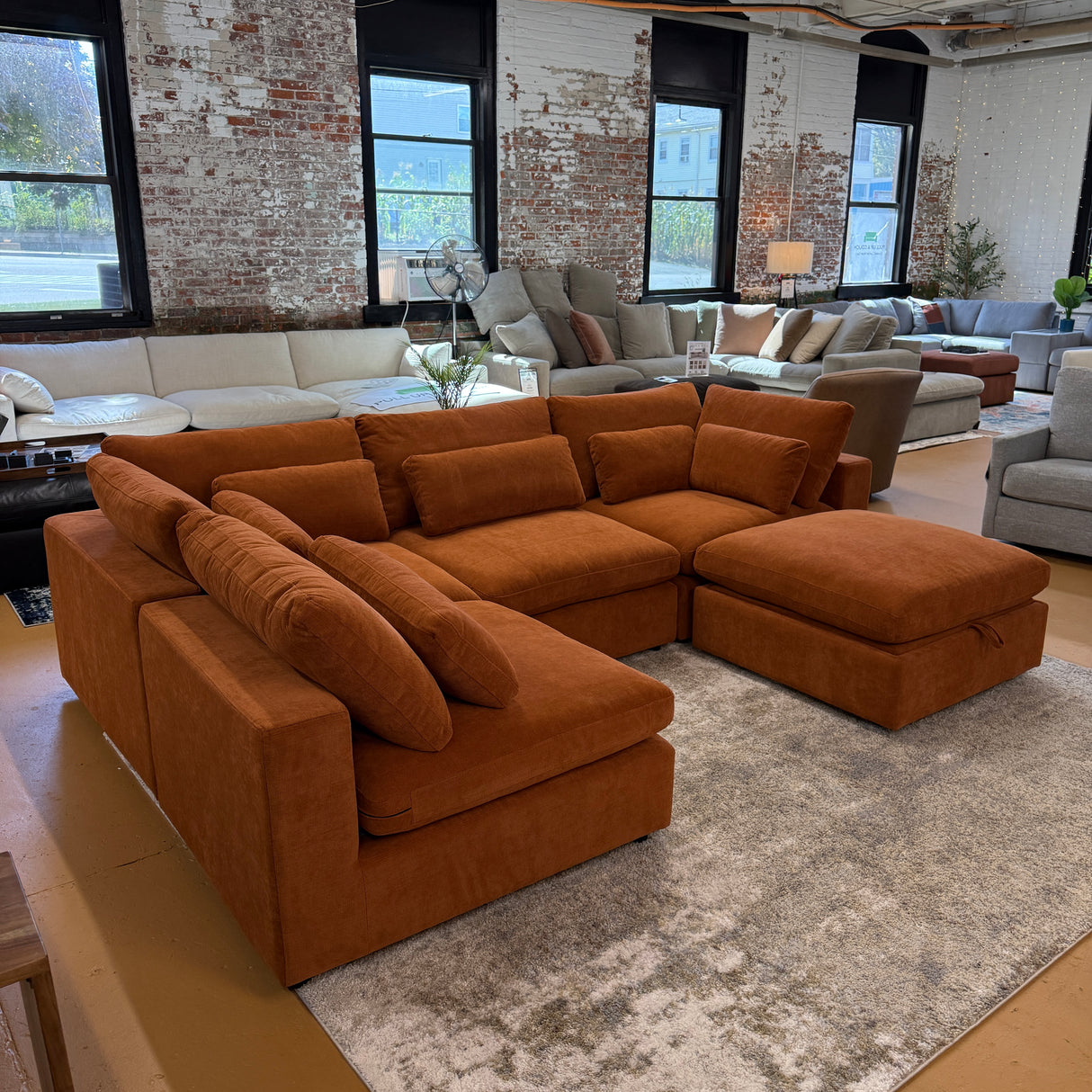 Serenity Cloud Sectional w/Storage Ottoman (5pc)