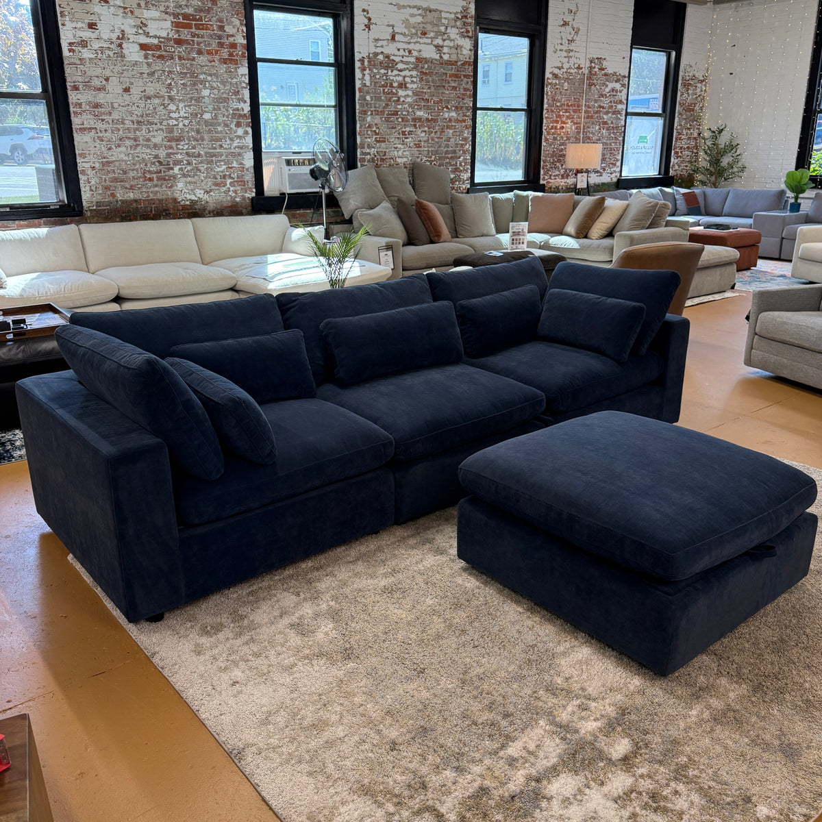 Serenity Cloud Sectional w/Storage Ottoman (4pc)