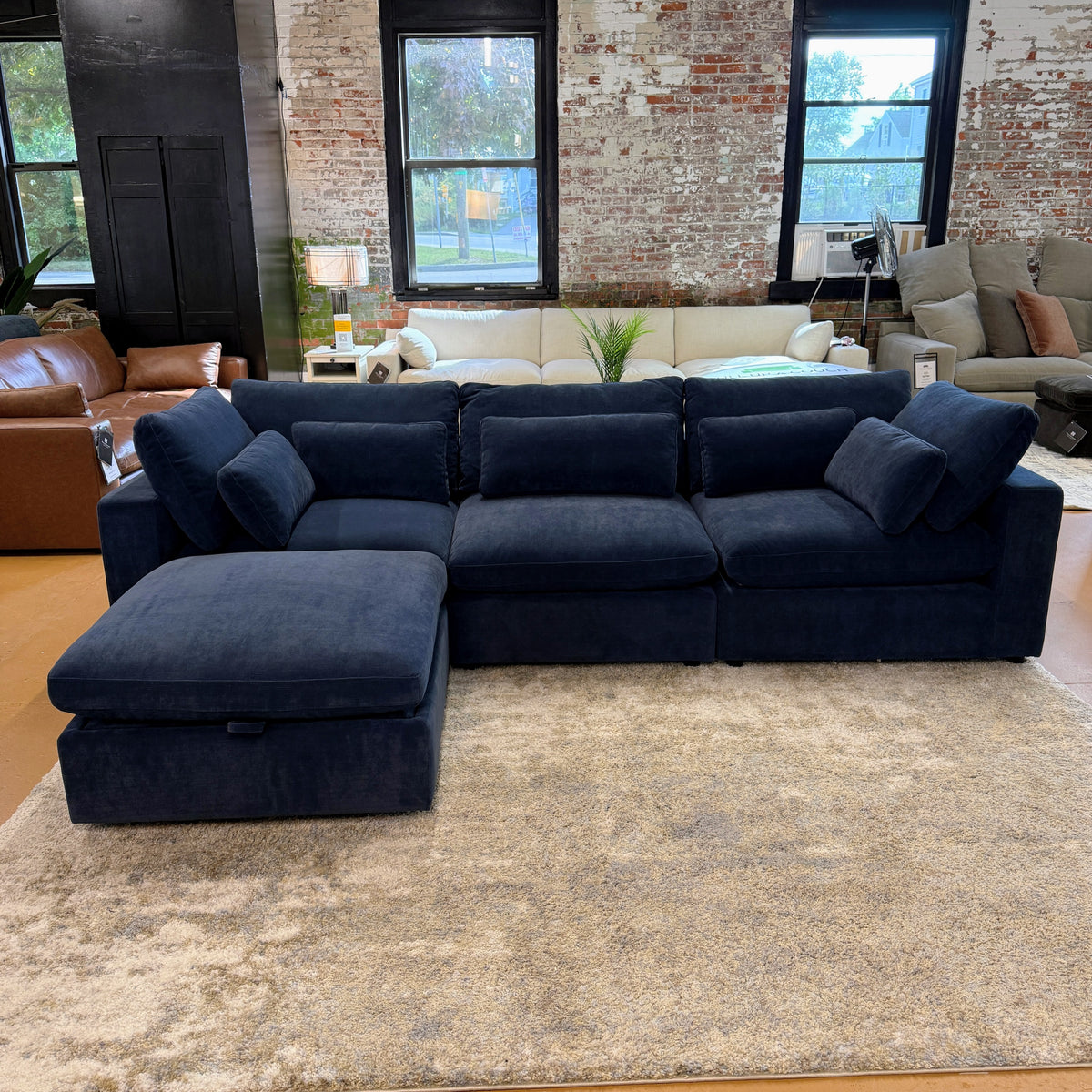 Serenity Cloud Sectional w/Storage Ottoman (4pc)