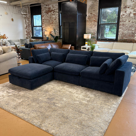 Serenity Cloud Sectional w/Storage Ottoman (4pc)