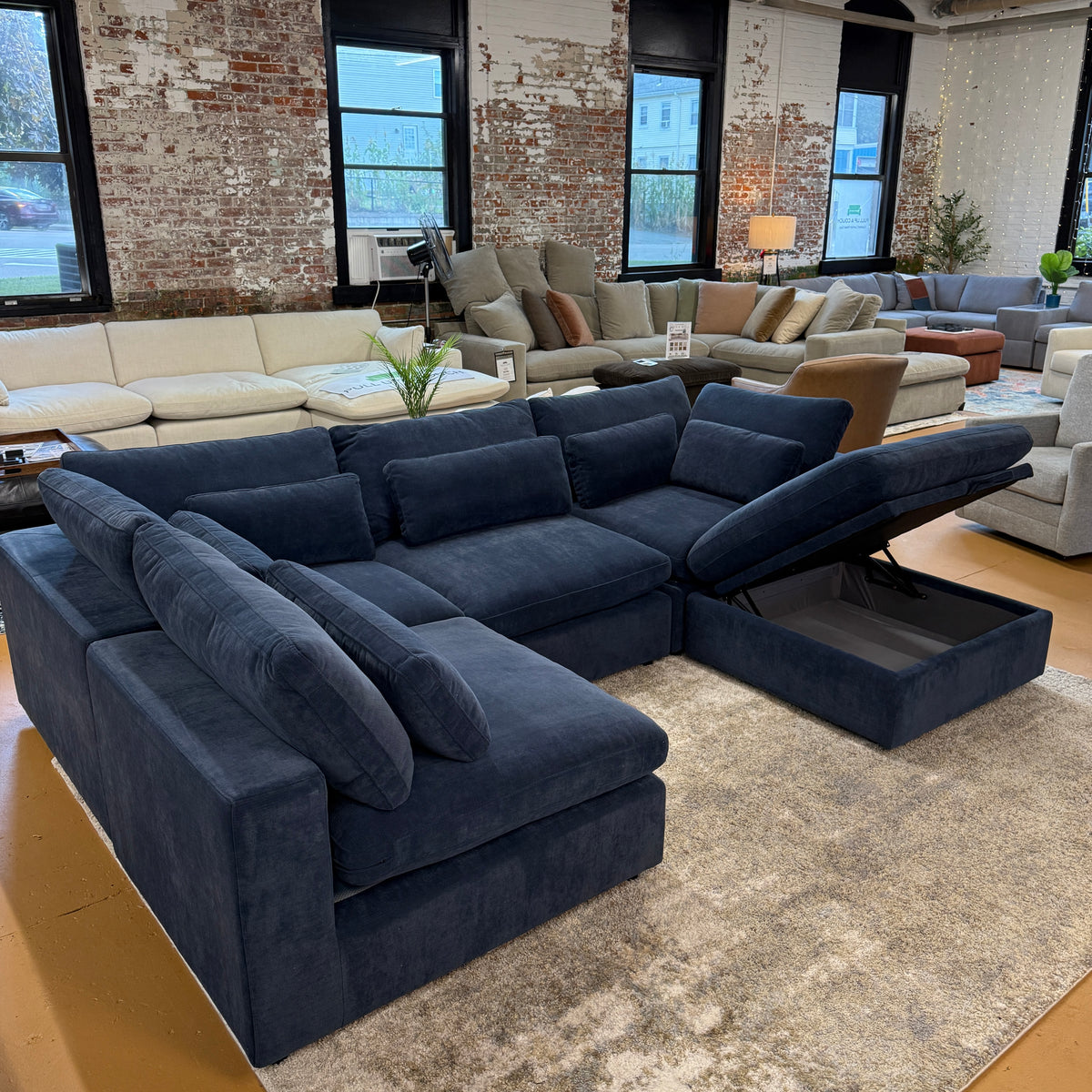 Serenity Cloud Sectional w/Storage Ottoman (5pc)