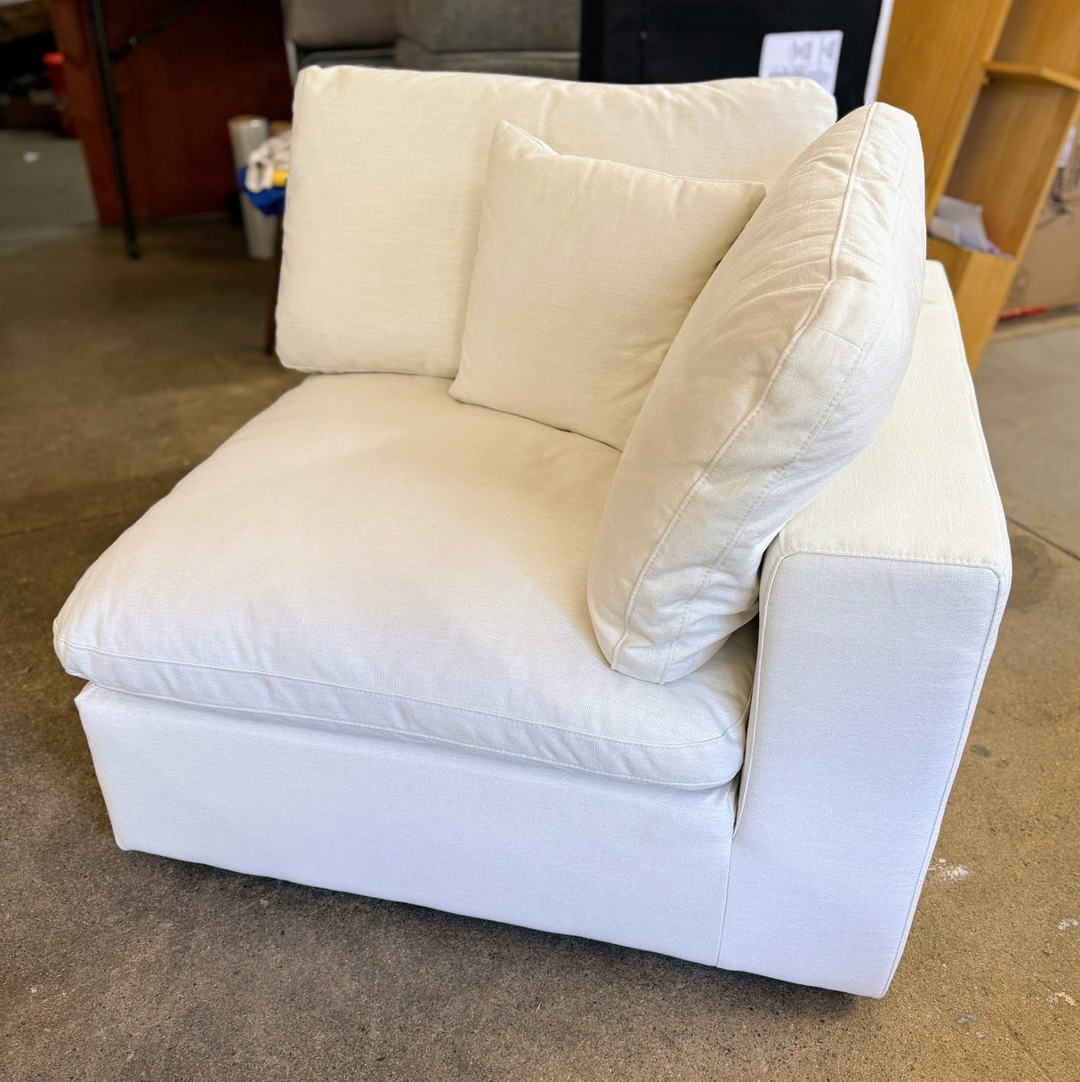 Meridian - 4pc Modular Sectional w/Textured Linen