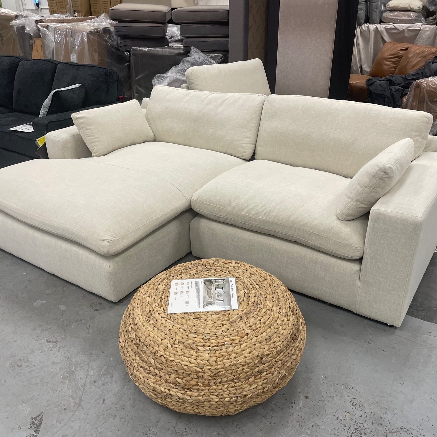 Elyza Sectional w/ Chaise