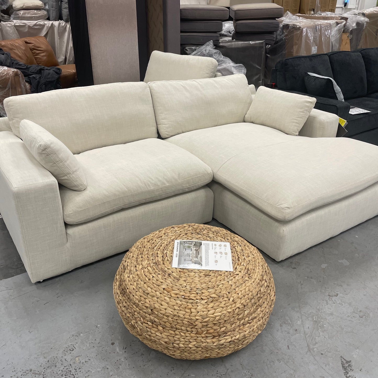 Elyza Sectional w/ Chaise