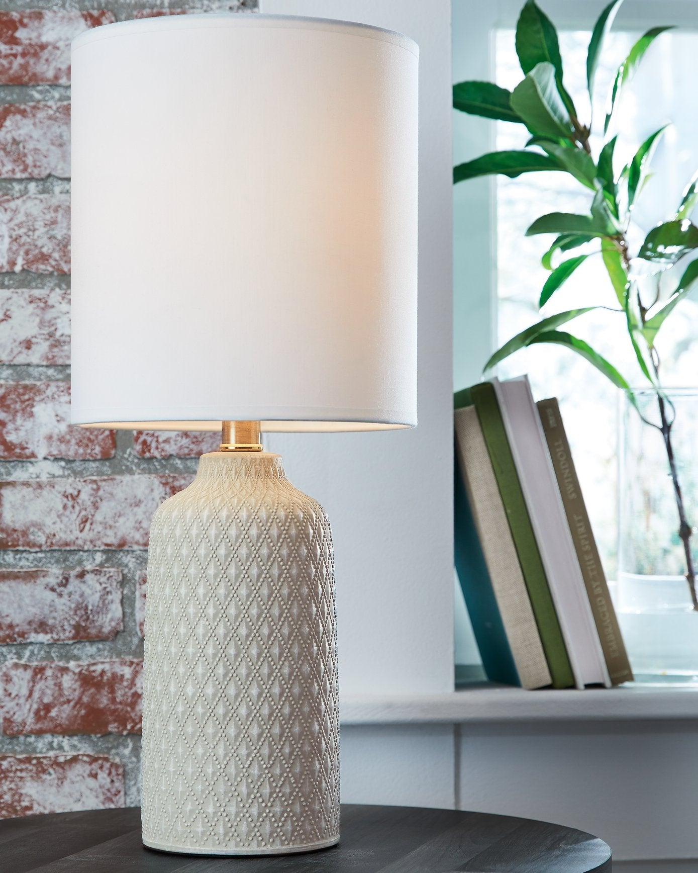 Donnford Table Lamp - Pull Up A Couch