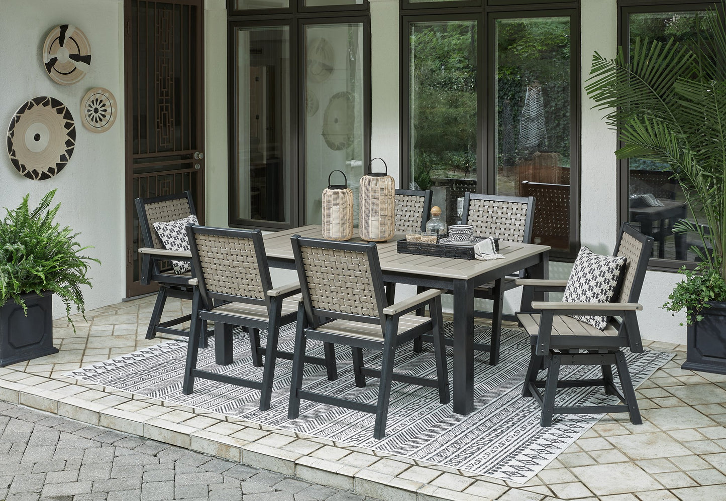 Mount Valley Outdoor Dining Set - Pull Up A Couch