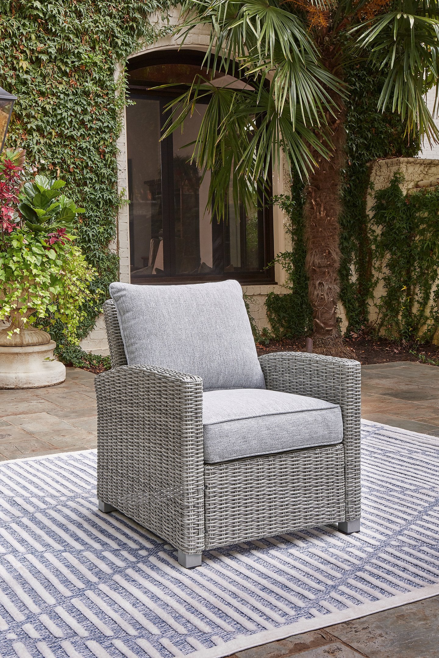 Naples Beach Lounge Chair with Cushion - Pull Up A Couch