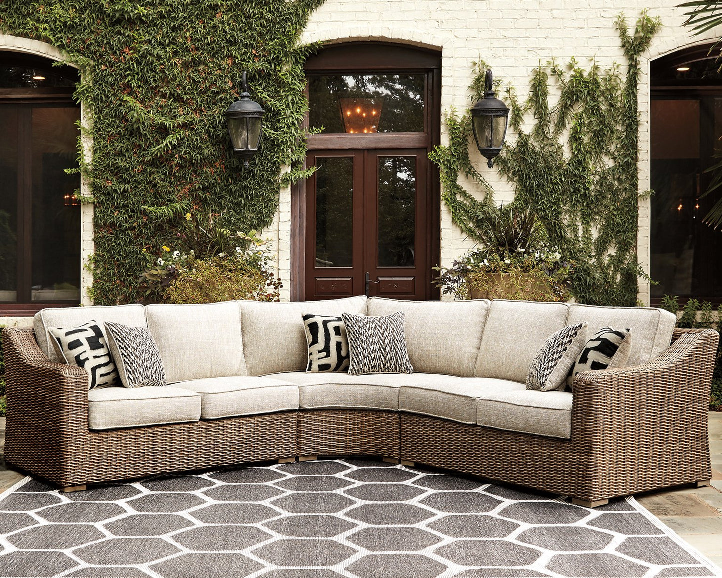 Beachcroft Outdoor Seating Set - Pull Up A Couch