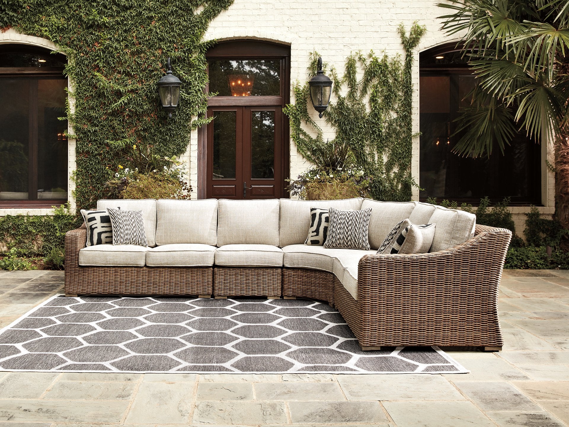 Beachcroft Outdoor Seating Set - Pull Up A Couch