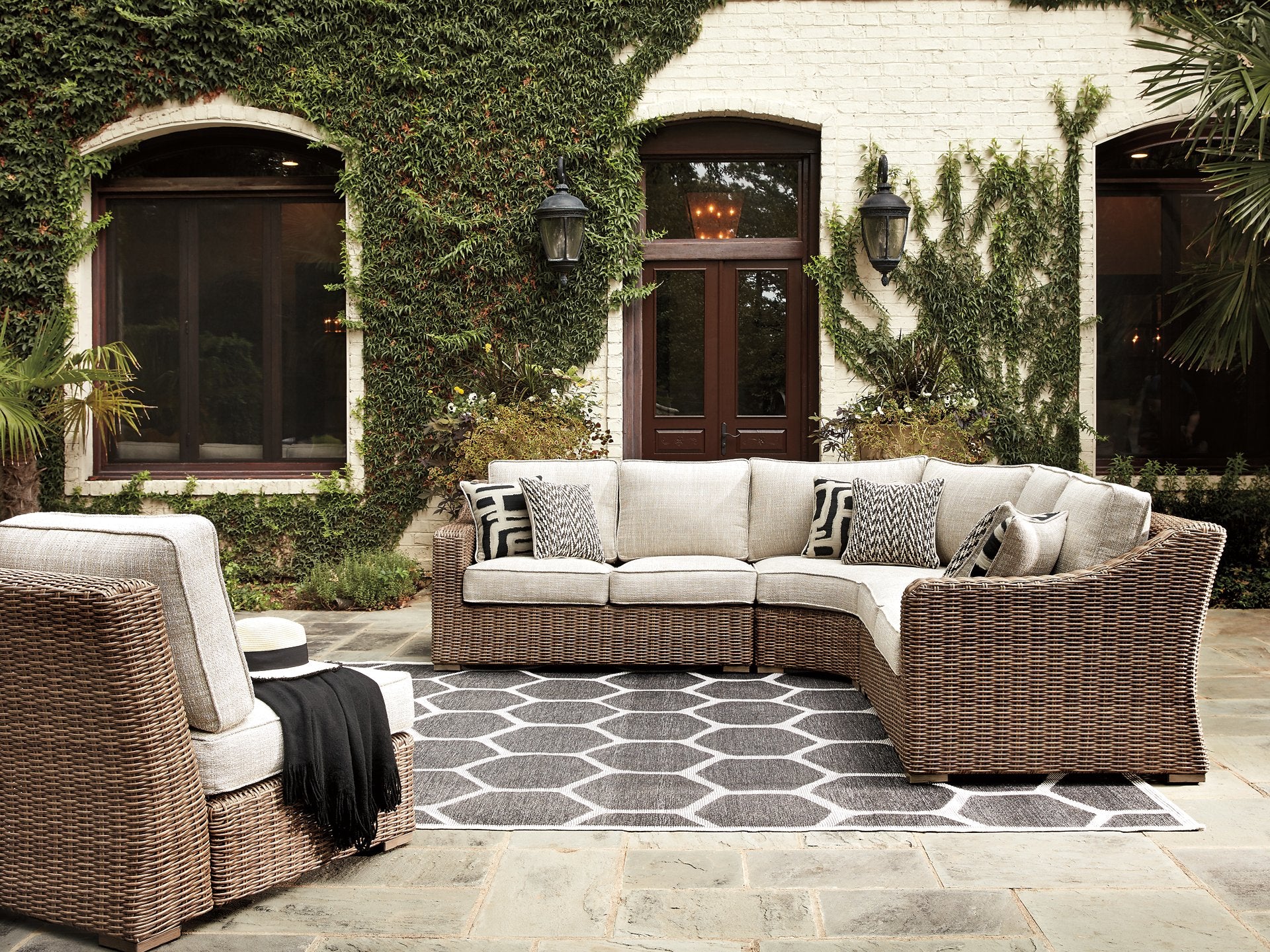 Beachcroft Outdoor Seating Set - Pull Up A Couch