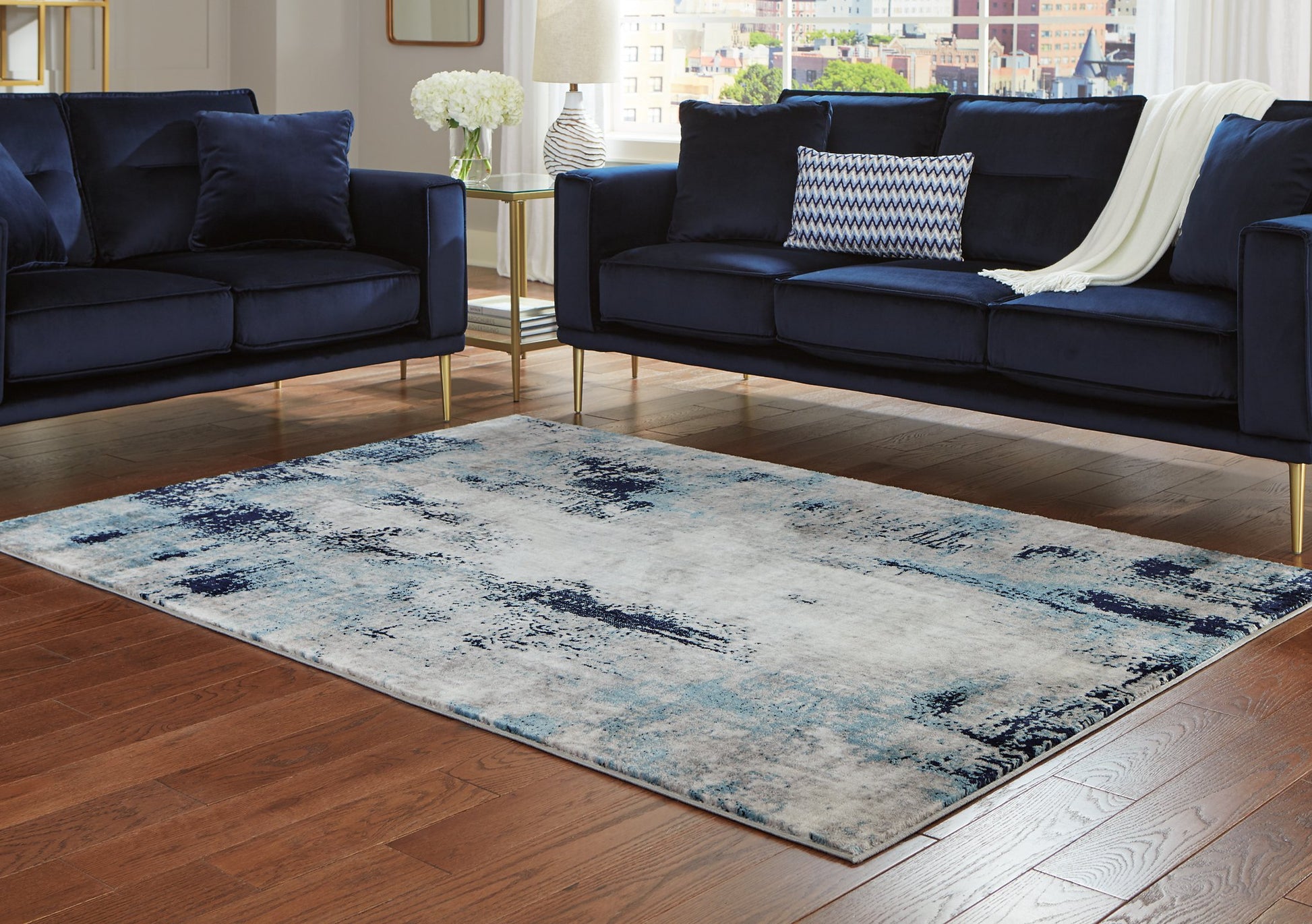 Leonelle 5'3" x 7'3" Rug - Pull Up A Couch